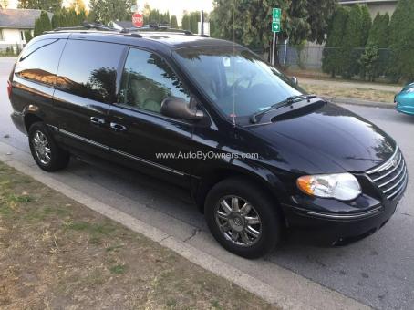 2005 Chrysler T&C Limited, fully loaded, best in town