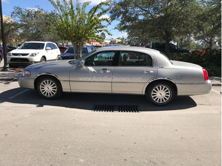 Lincoln Town Car Executive