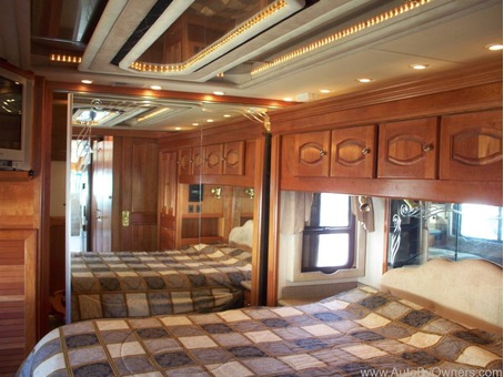 2003 SIGNATURE 42' TRIPLE CROWN by MONACO CLASS A DIESEL PUSHER RV